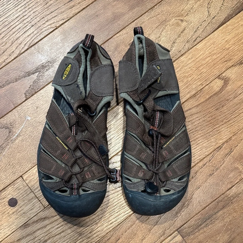 KEEN Kids Sandals Boys Size 4 Brown Closed Toe Hiking Water Shoes